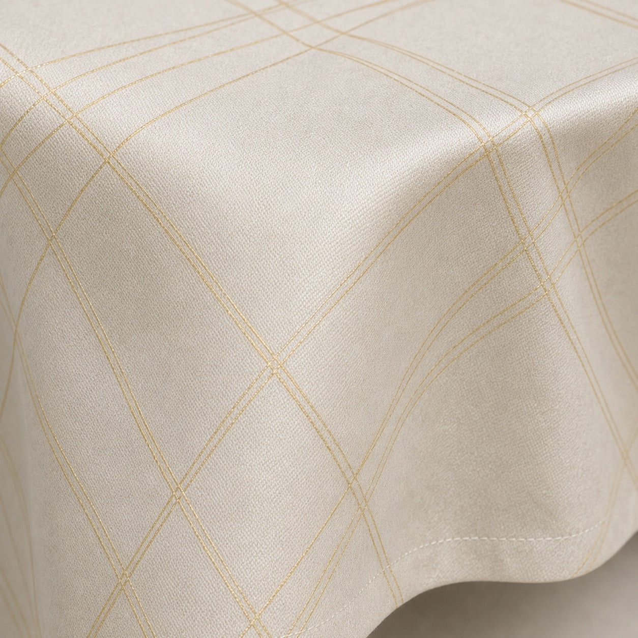Ivory Diamond Pattern Round Table Linen